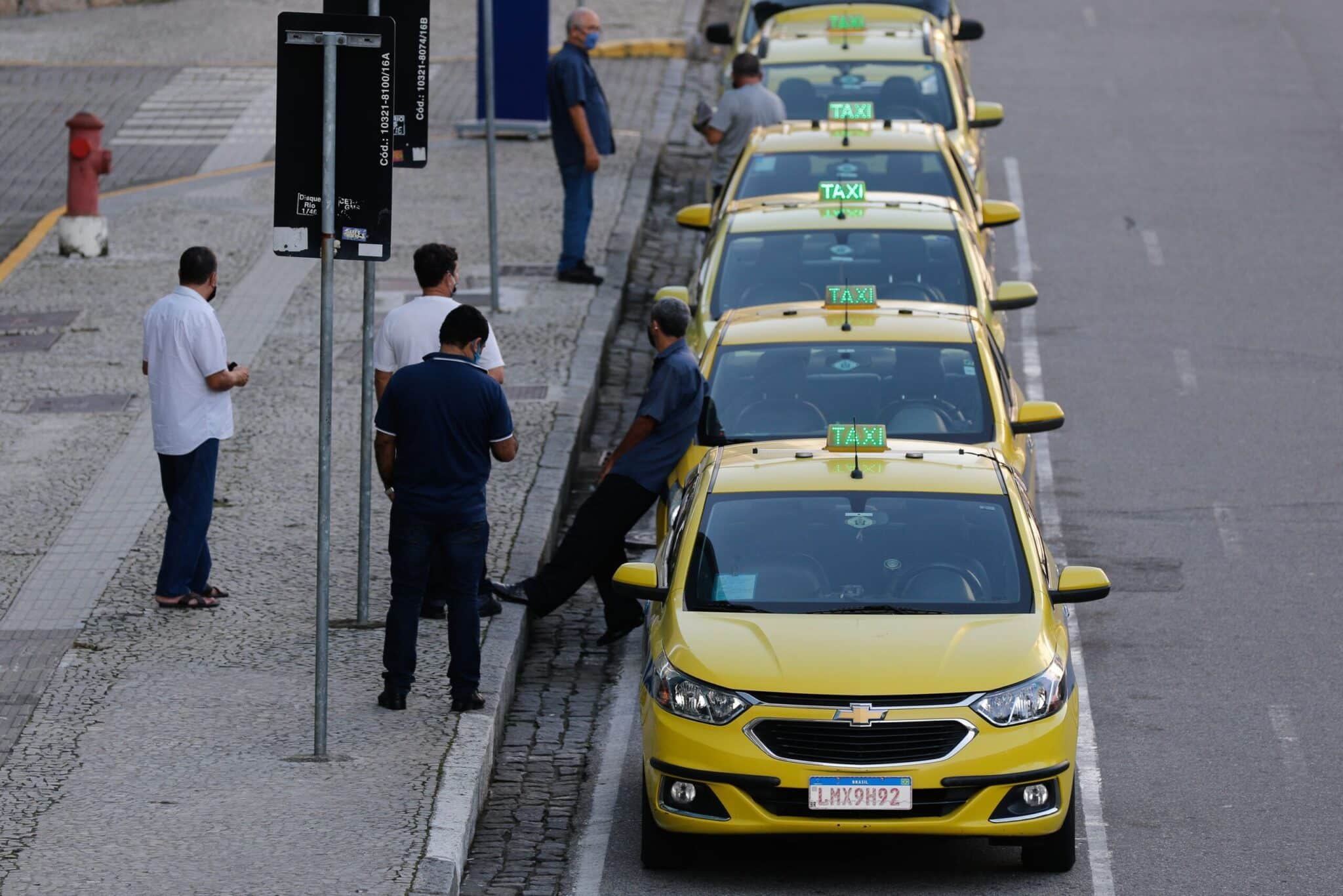 Motoristas de táxi recebem hoje parcela do Auxílio Taxista